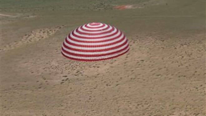 chinese astronauts land 2.jpg
